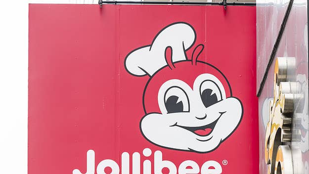 Philippine fast food chain Jollibee is facing backlash after a customer claims she received a deep fried towel instead of her order of fried chicken.