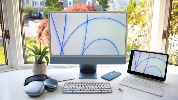 A complete guide on the new Apple iMac M1 desktop, including price, colors, specs, release date, & more. Everything you need to know about this device.