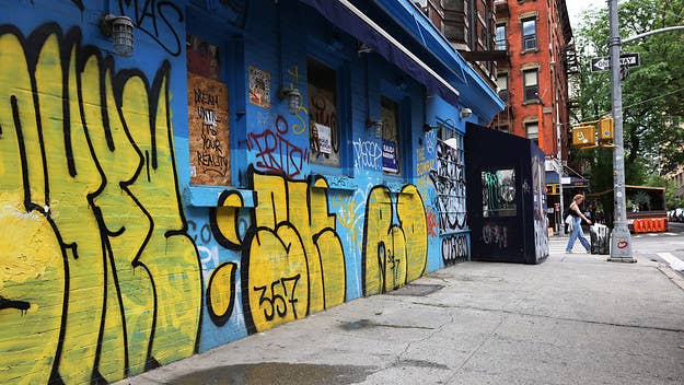 Mayor Bill de Blasio on Thursday promised a new cleanup crew will tackle the city’s graffiti problem. 1,500 homeless people will be hired for the job.