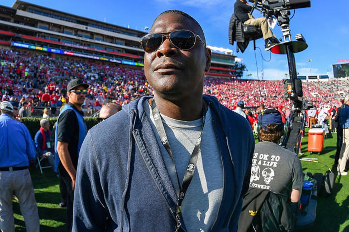 Former NFL star Keyshawn Johnson announces daughter's death on Twitter