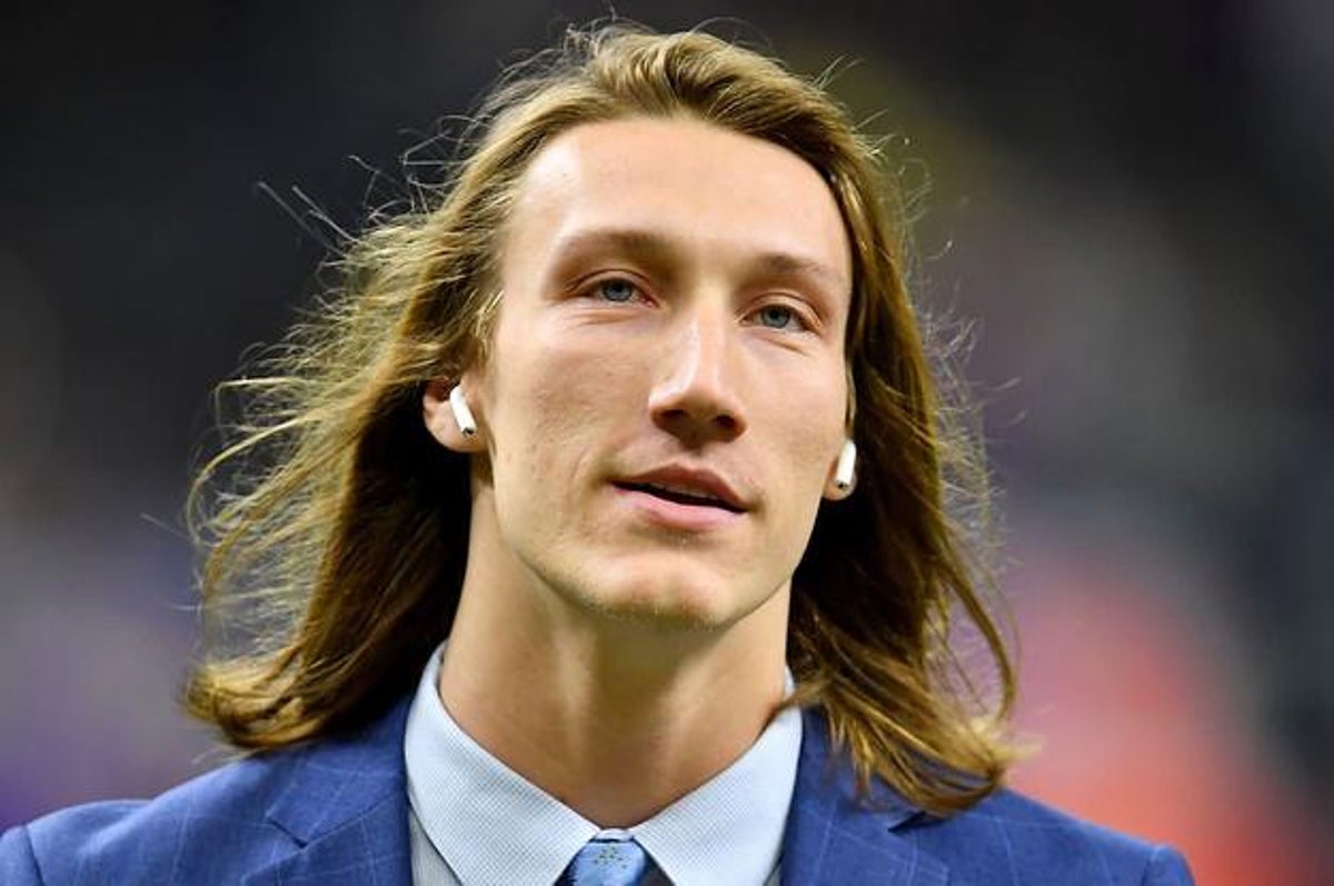 Star Quarterback Trevor Lawrence To Dress Like A Pro In Custom