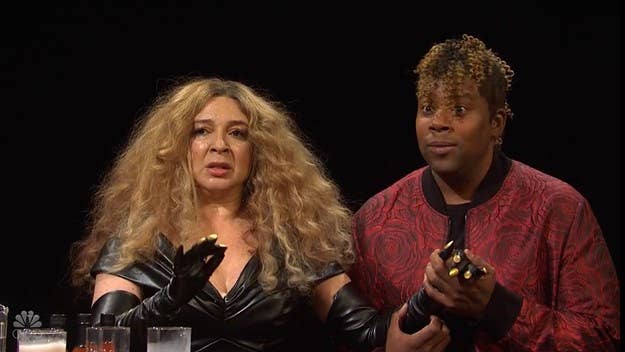 Maya Rudolph kicked off her hosting duties with her very stellar (and very sweaty) Beyoncé impression for 'Saturday Night Live's' hilarious 'Hot Ones' spoof.