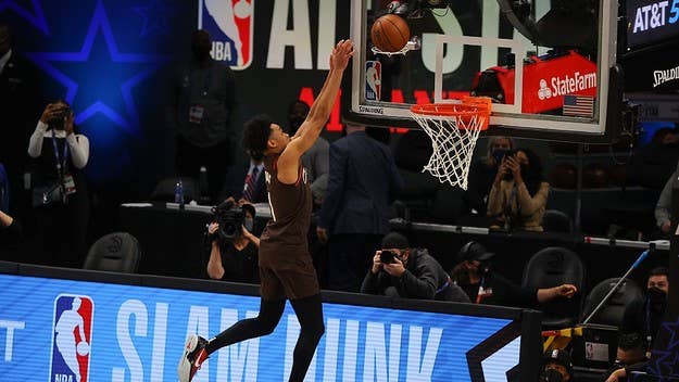Portland Trail Blazers guard Anfernee Simons beat Knicks rookie Obi Toppin in a dunk contest that definitely won't go down as an all-time classic.     