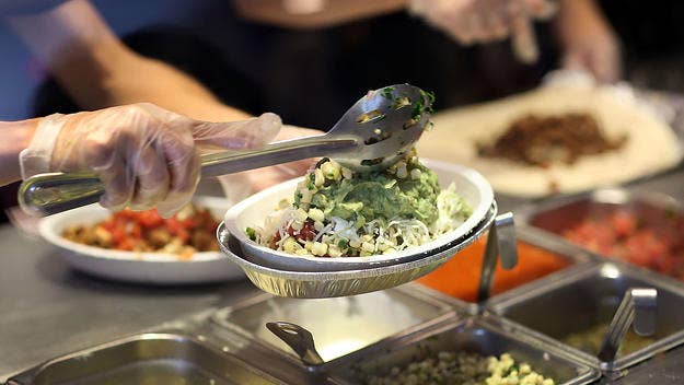 Chipotle is trying to entice more applicants to apply by announcing an average pay raise, and also a pathway to a general manager position within 3.5 years.