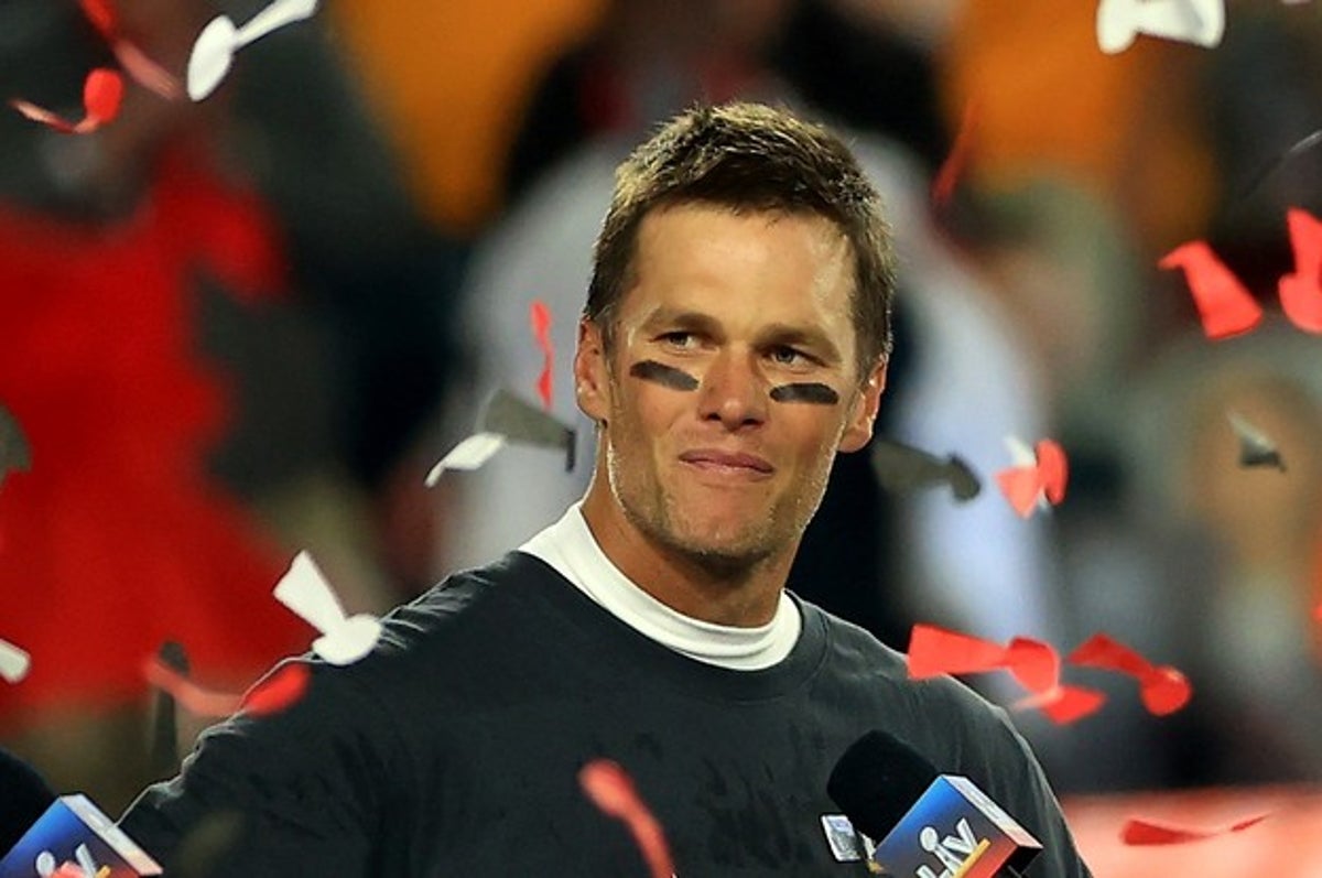 Tom Brady looks absolutely wasted during Bucs Super Bowl boat parade