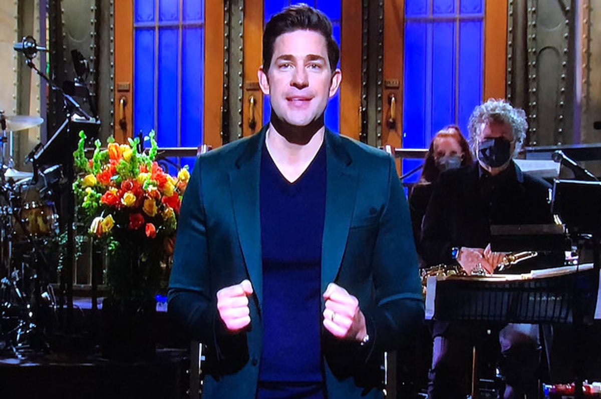 Dan Levy, Regina King and John Krasinski to host 'SNL