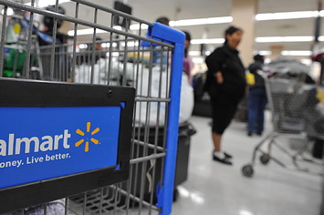 Walmart logo on shopping cart
