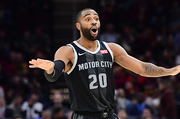 Wayne Ellington reacts during the first half against the Cleveland Cavaliers.