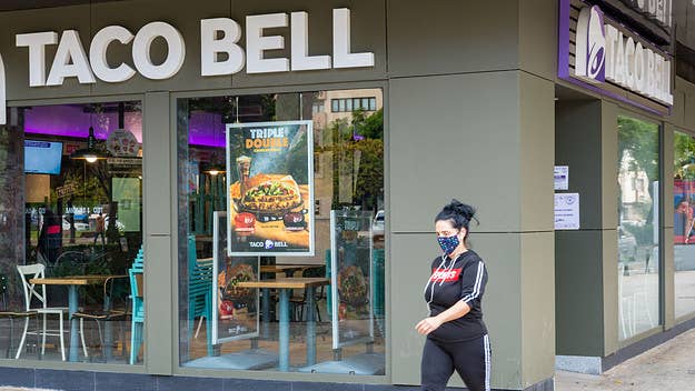 An Arkansas woman who stopped making porn due to fears of coronavirus claims she was fired from her job at Taco Bell after customers complained.