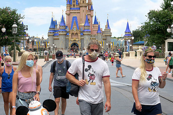 Disneygoers during pandemic