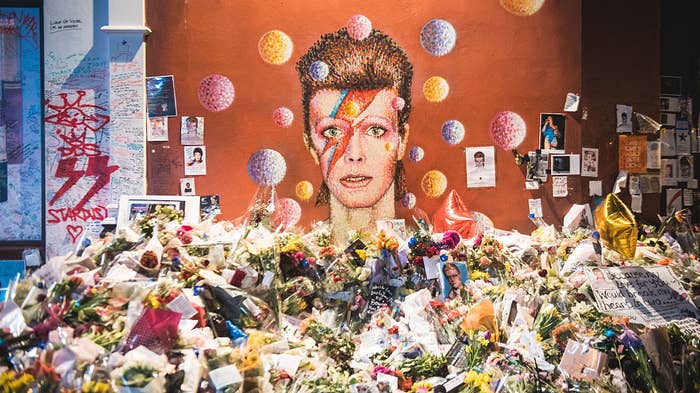 a memorial for David Bowie