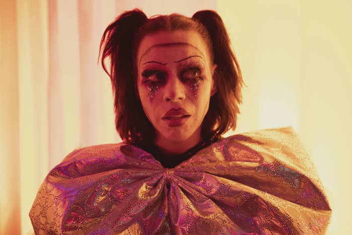 Billie Piper dressed as a clown in i hate suzie too