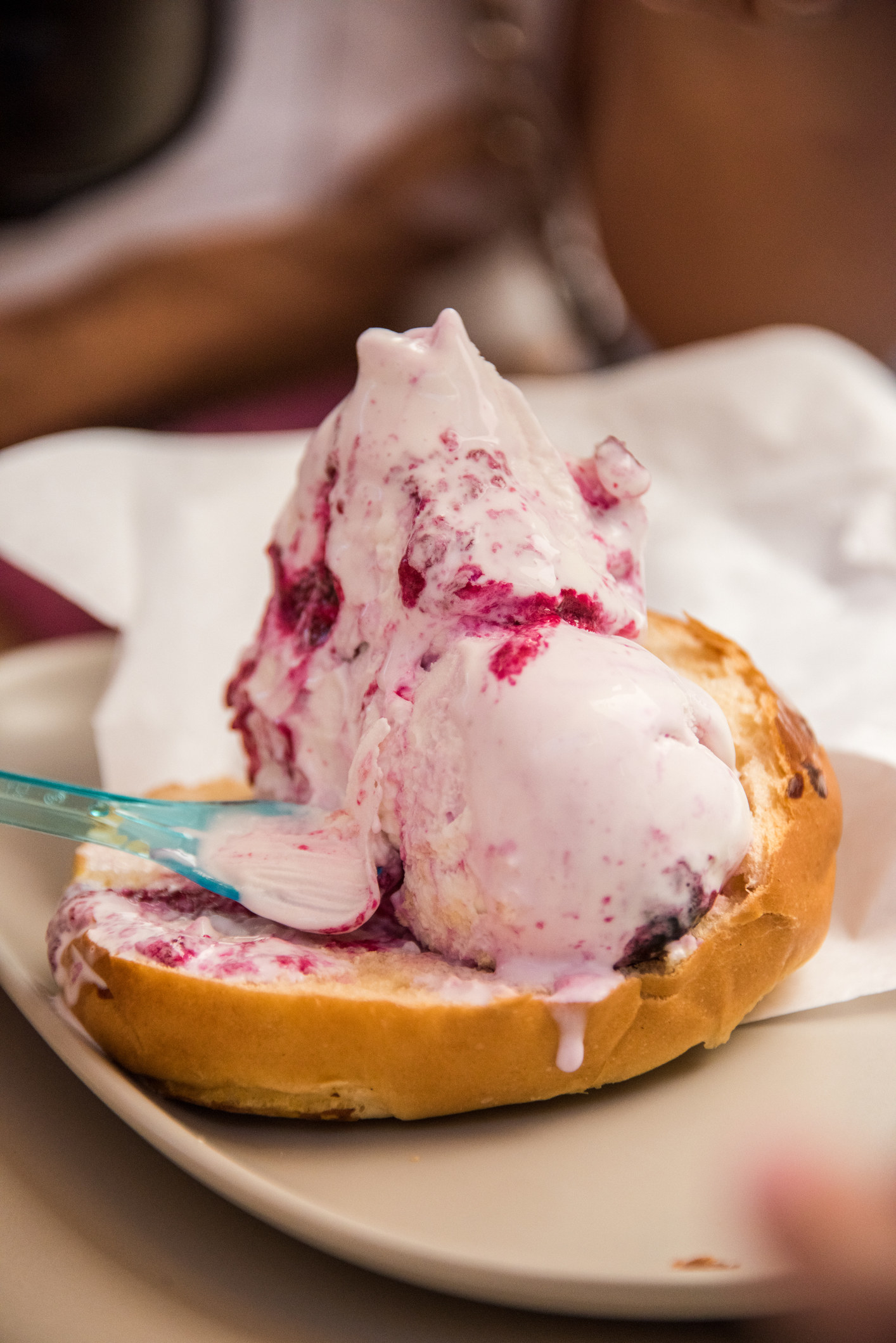 Sicilian brioche with gelato