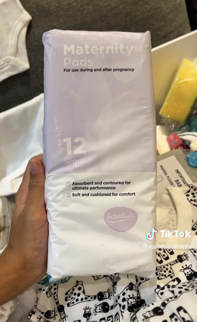 Packet of 12 maternity pads