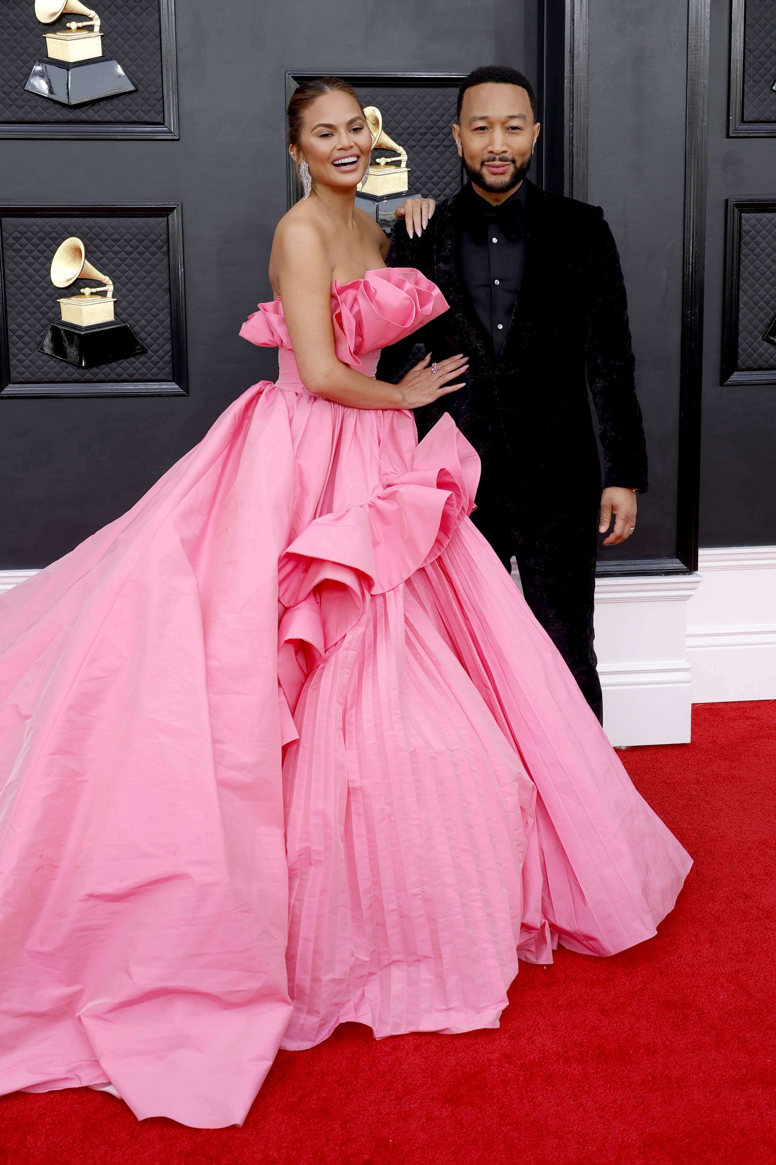 Best Celebrity Couples On The Red Carpet 2022 - 76