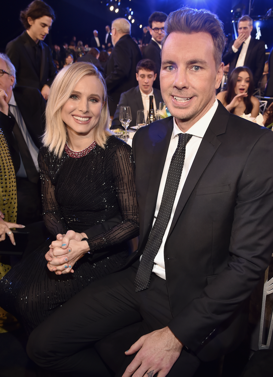 Dax Shepard Posts Kristen Bell s Grinch Themed Tree - 61