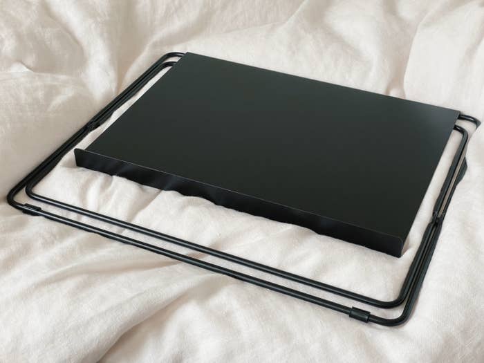IKEA(イケア)の便利スタンド「OBEGRÄNSAD オーベグレンサッド ラップトップスタンド」