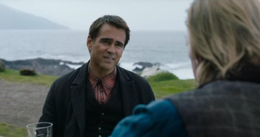 Colin Farrell as Pádraic Súilleabháin talking to Brendan Gleeson as  Colm Doherty along the coast