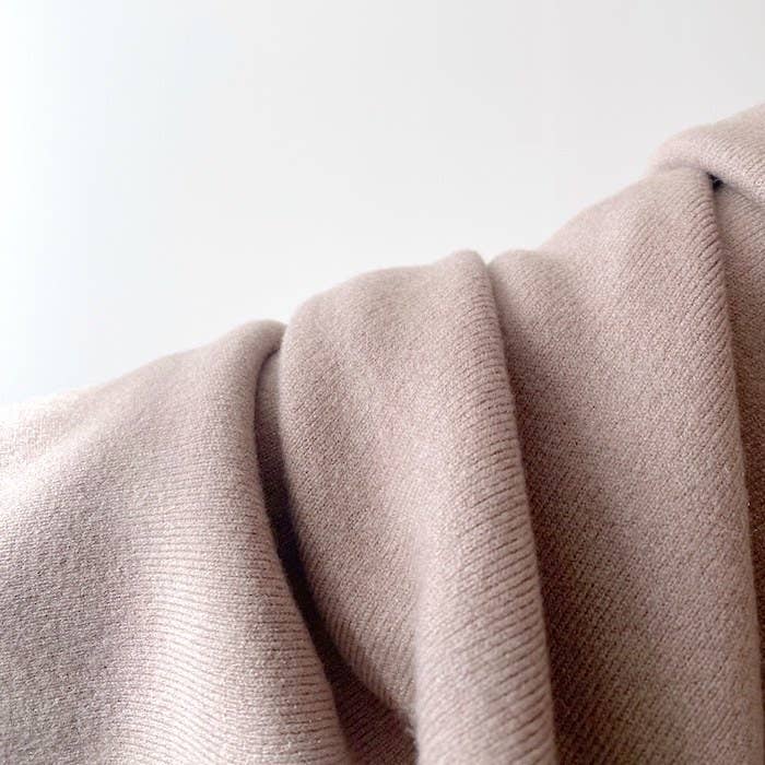 UNIQLO(ユニクロ)のおすすめトップス「スフレヤーンタートルネックセーター(スムース・長袖) 」
