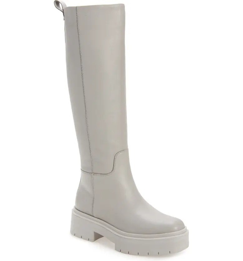 The knee-high boots in white