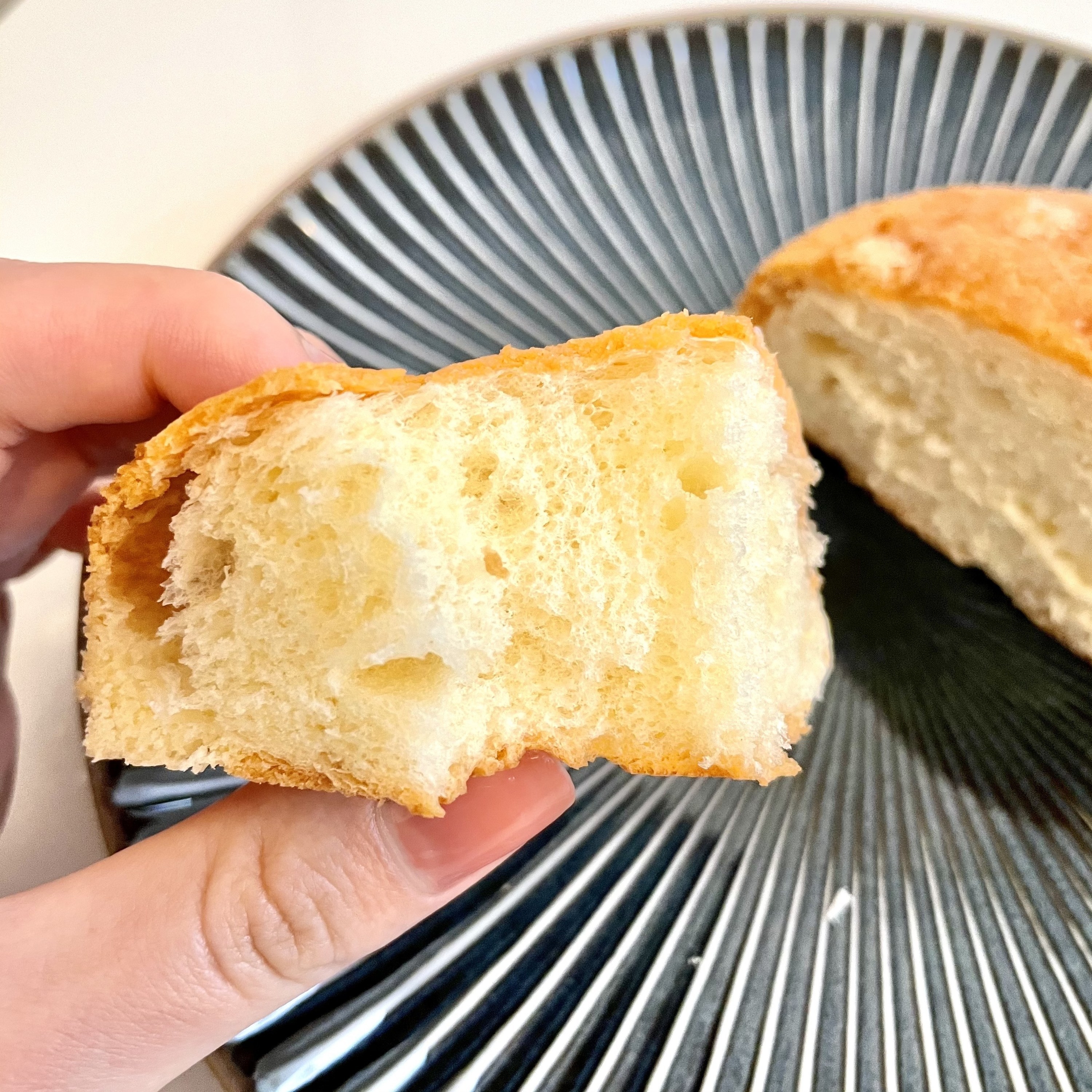 シャトレーゼのおすすめのパン「焦がしバターのメロンパン」