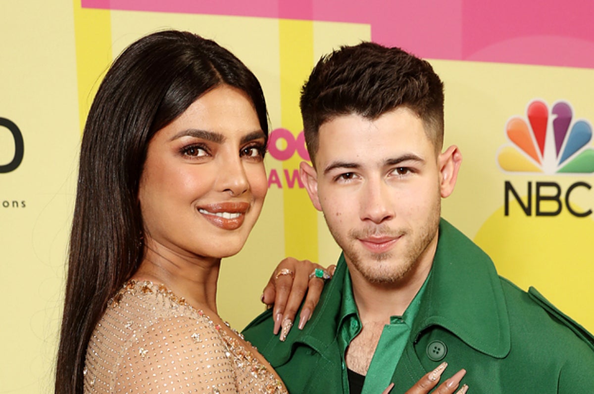 Priyanka Chopra Fuck - Priyanka Chopra Posts Her And Nick Jonas' Daughter