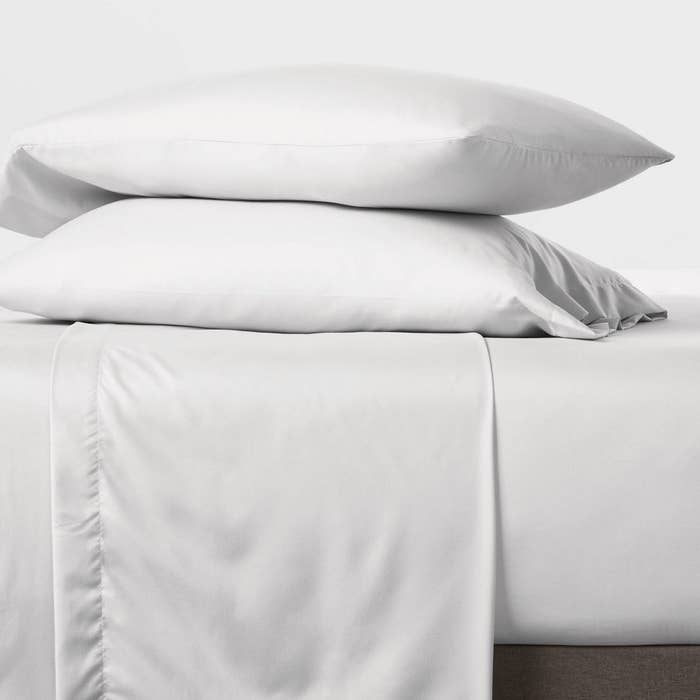 The sheet set in white