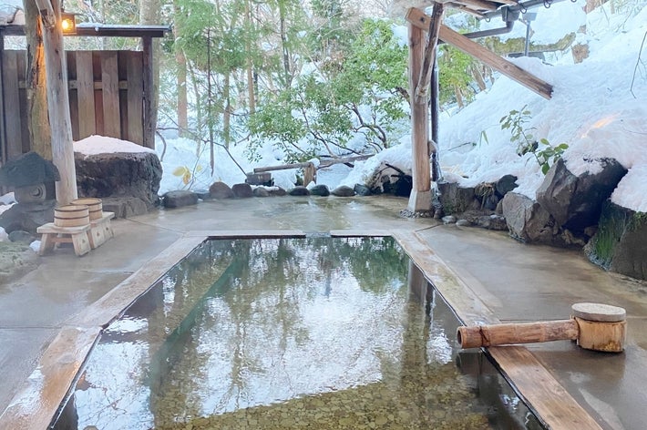 離れにある母里の湯。冬は雪見風呂です。