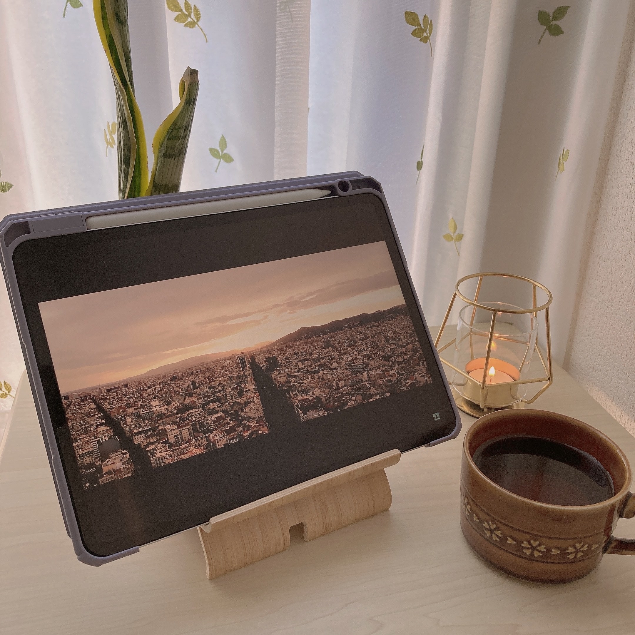 お値段以上に便利！IKEAの「スマホホルダー」Switchもタブレット