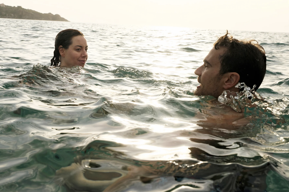 Aubrey Plaza On Theo James's Nude Scene In "The White Lotus"