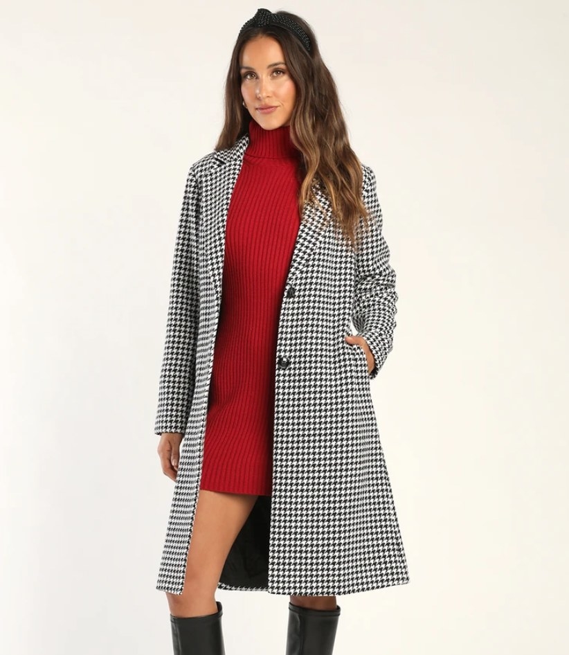 model wearing the houndstooth trench coat