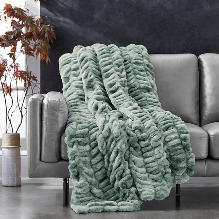 Member's Mark Luxe Dyed Faux Fur Throw