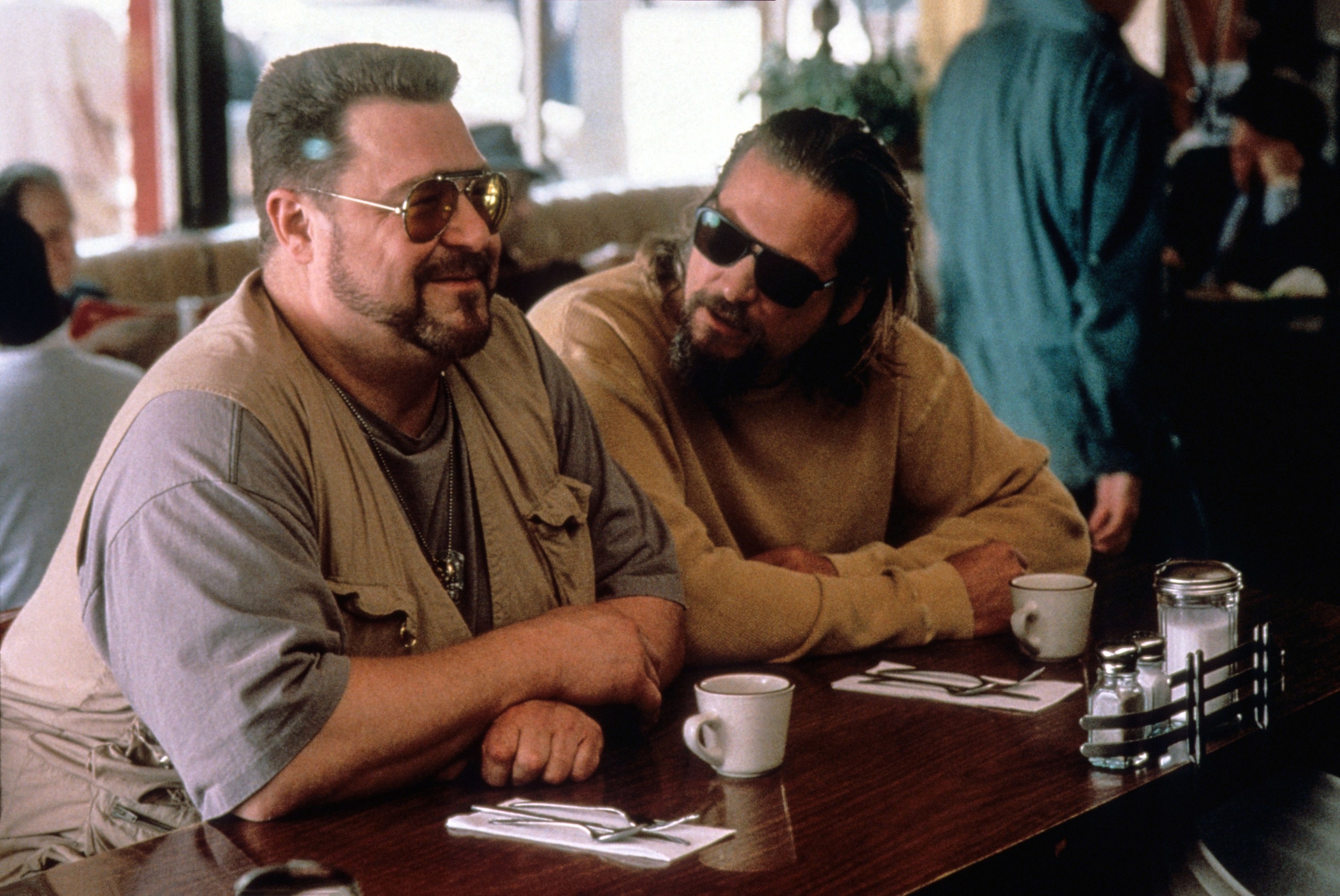 John Goodman and Jeff Bridges at a diner counter