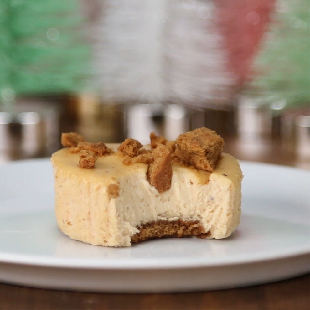 11 Gingerbread House Tips That Are Borderline Genius