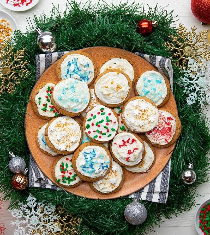 A plate of decorated gingerbread cookies.