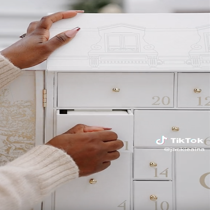 Jackie Aina Unveils Dior's 3,500 Advent Calendar Jackie Aina Unveils Dior's 3,500 Advent Calendar