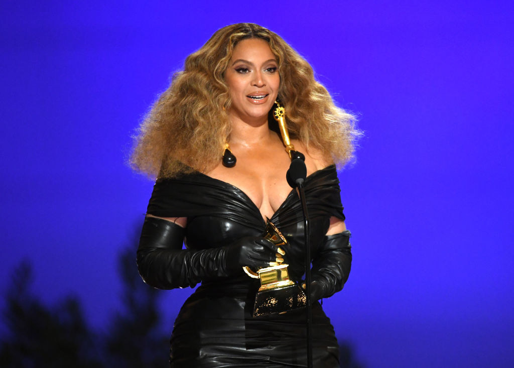 Beyoncé holding an award