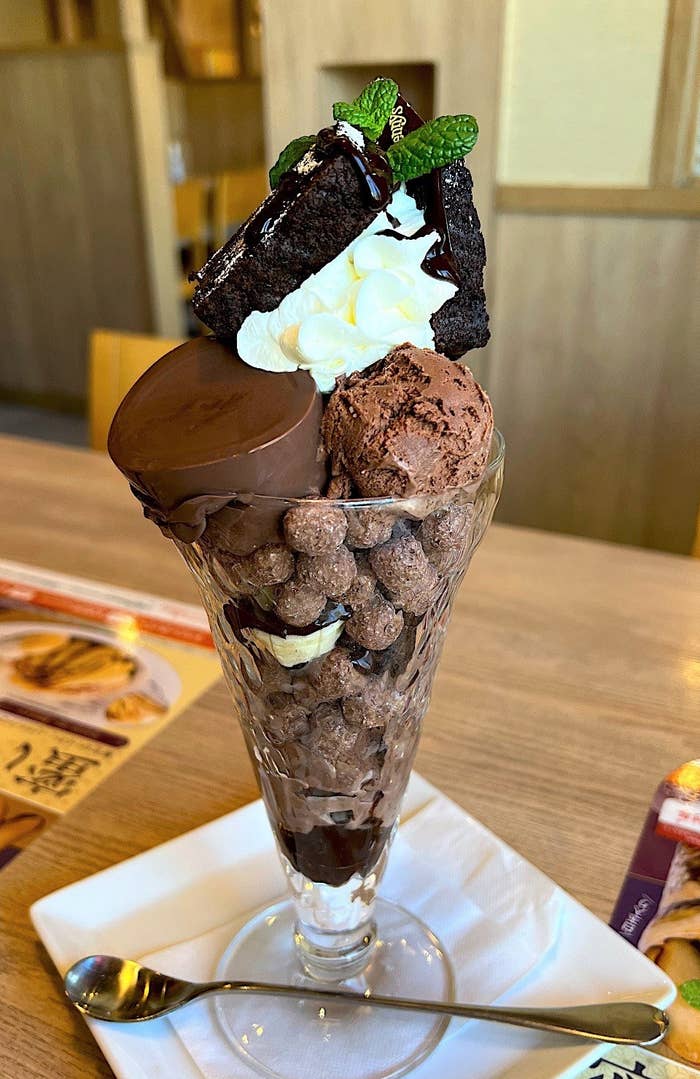 デニーズのおすすめスイーツ「DEVIL`S ブラウニーサンデー」