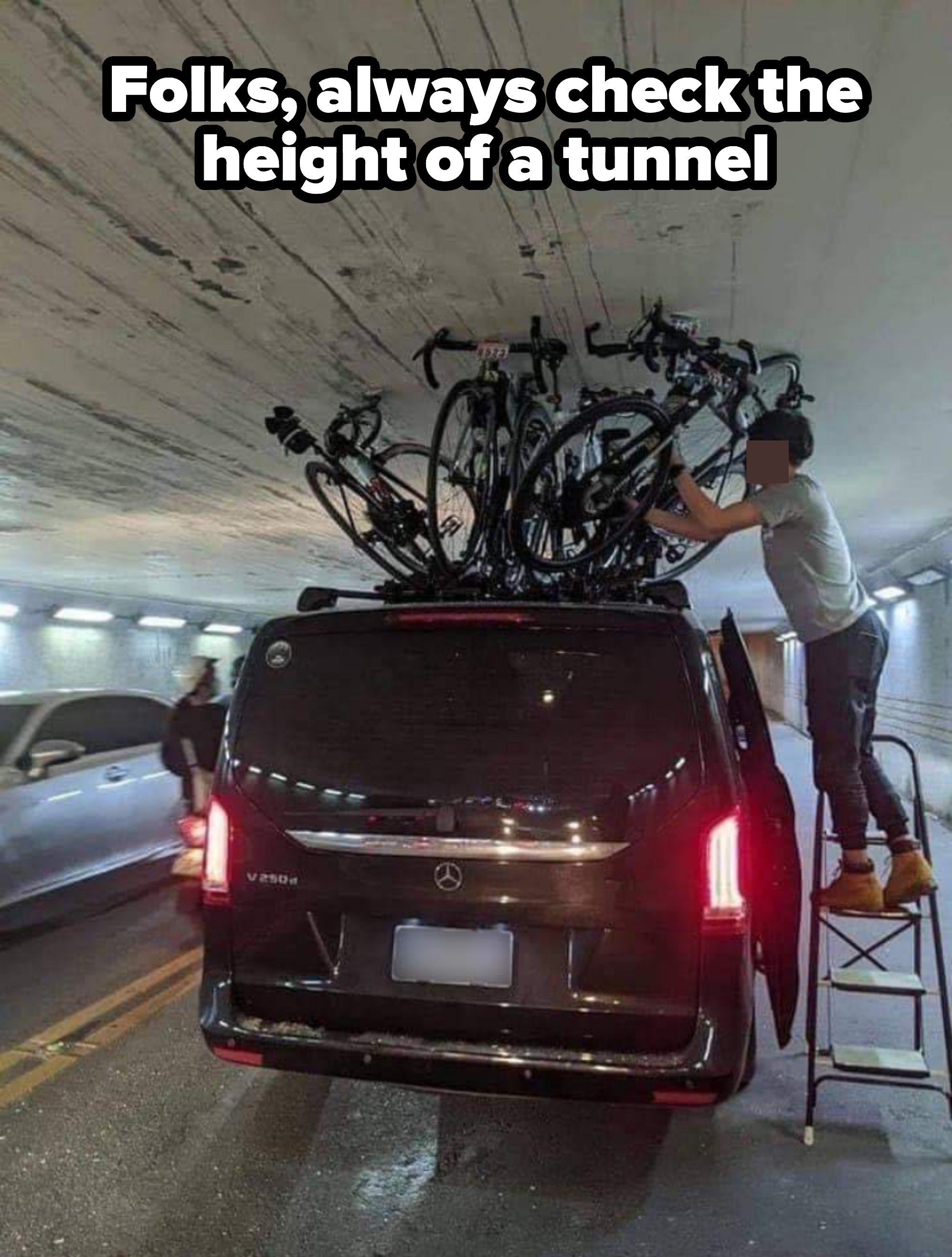 People putting bikes on top of a car