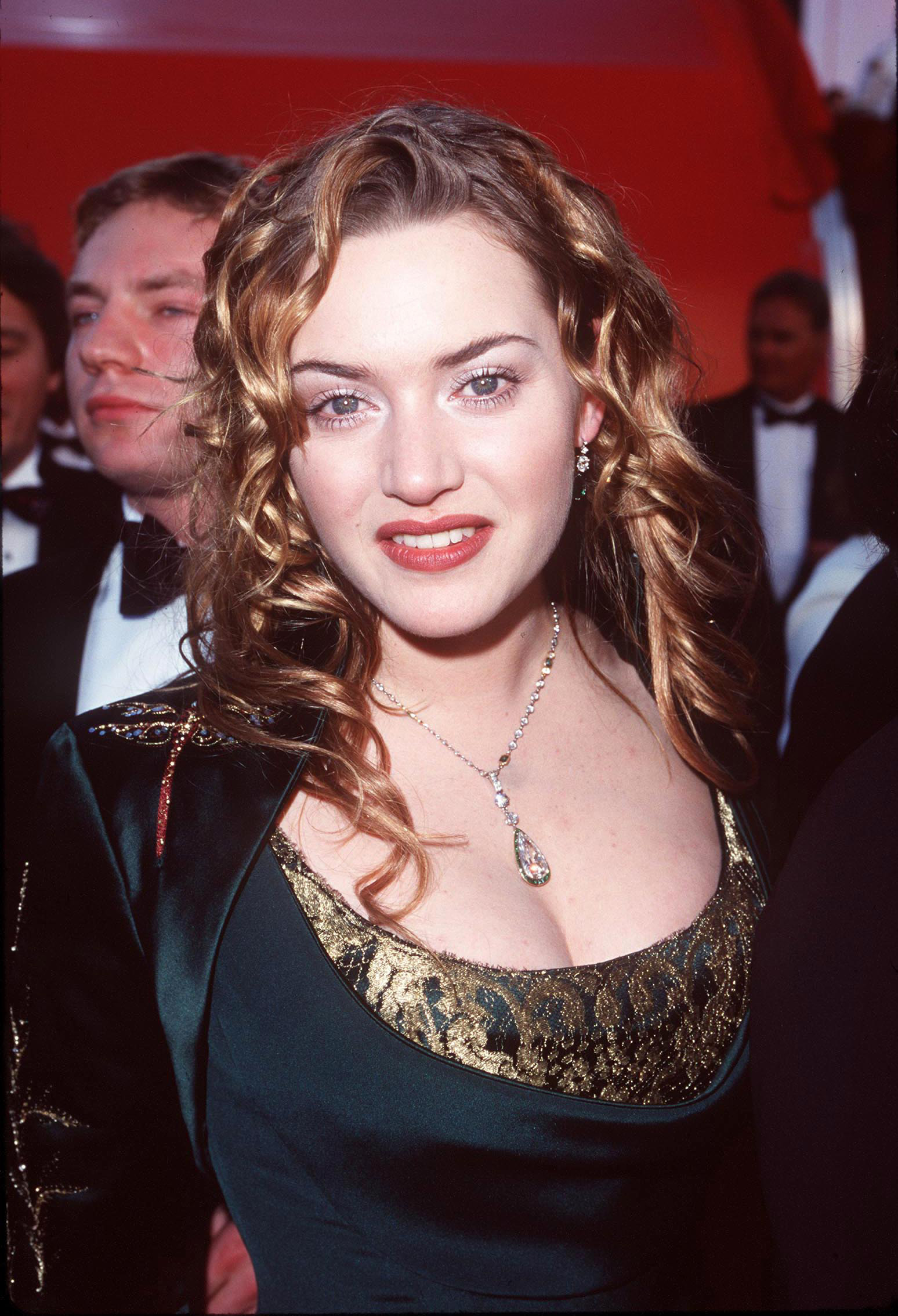 besejret Isolere rester Kate Winslet On Titanic Door And People Criticising Her Weight