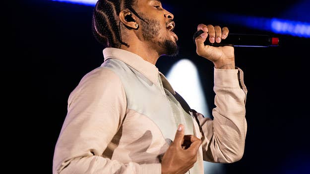 Trey Songz has turned himself into police custody after he was accused of allegedly assaulting two people at a New York City bowling alley last month.