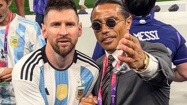 A clip from Argentina's celebration on TV shows Lionel Messi snubbing Salt Bae for a photo. Messi reluctantly takes a photo with him and fans aren't happy.
