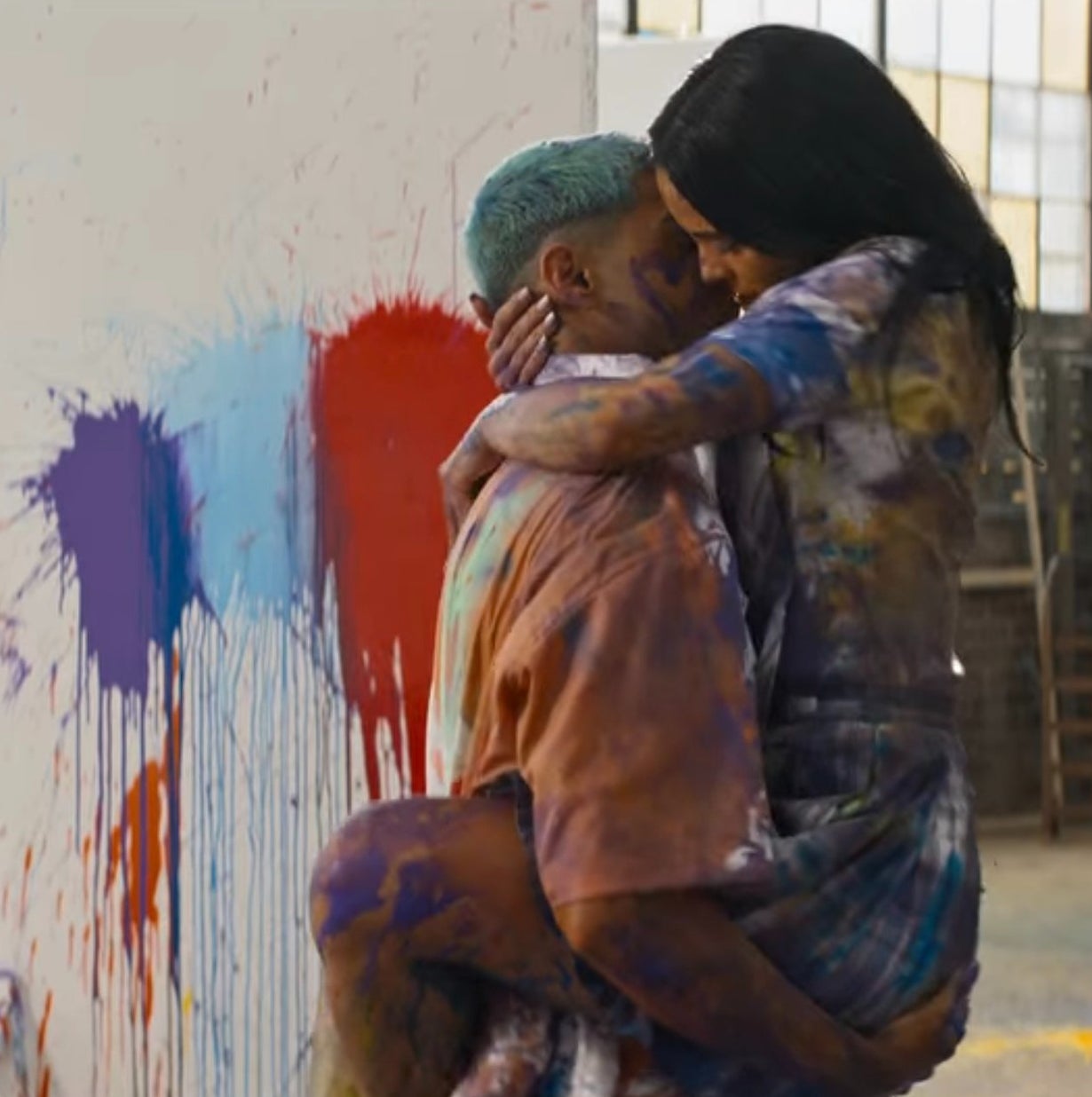 &quot;do revenge&quot; couple makes out after playing with paint