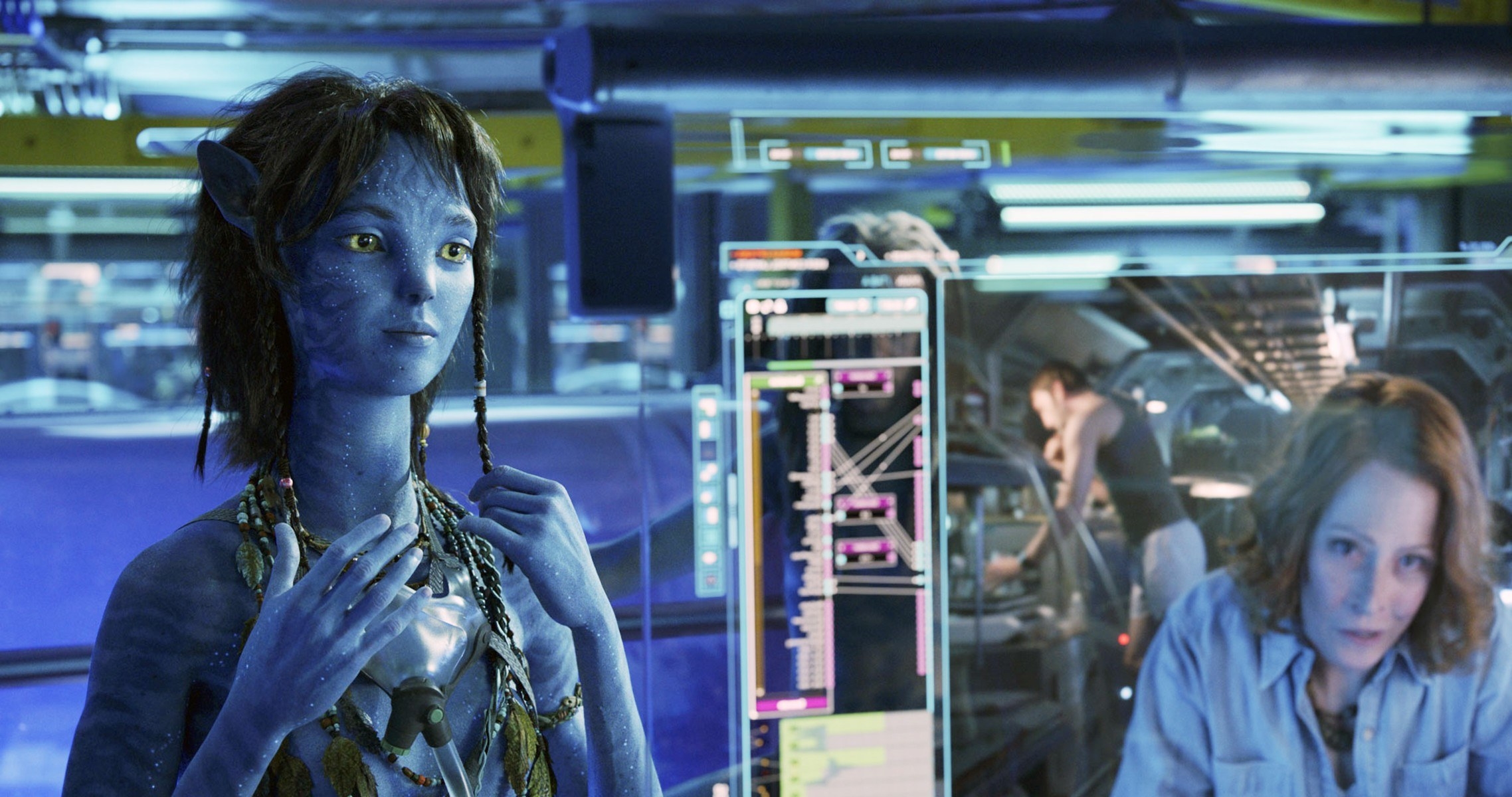 Kiri and Sigourney Weaver in Avatar: The Way of Water