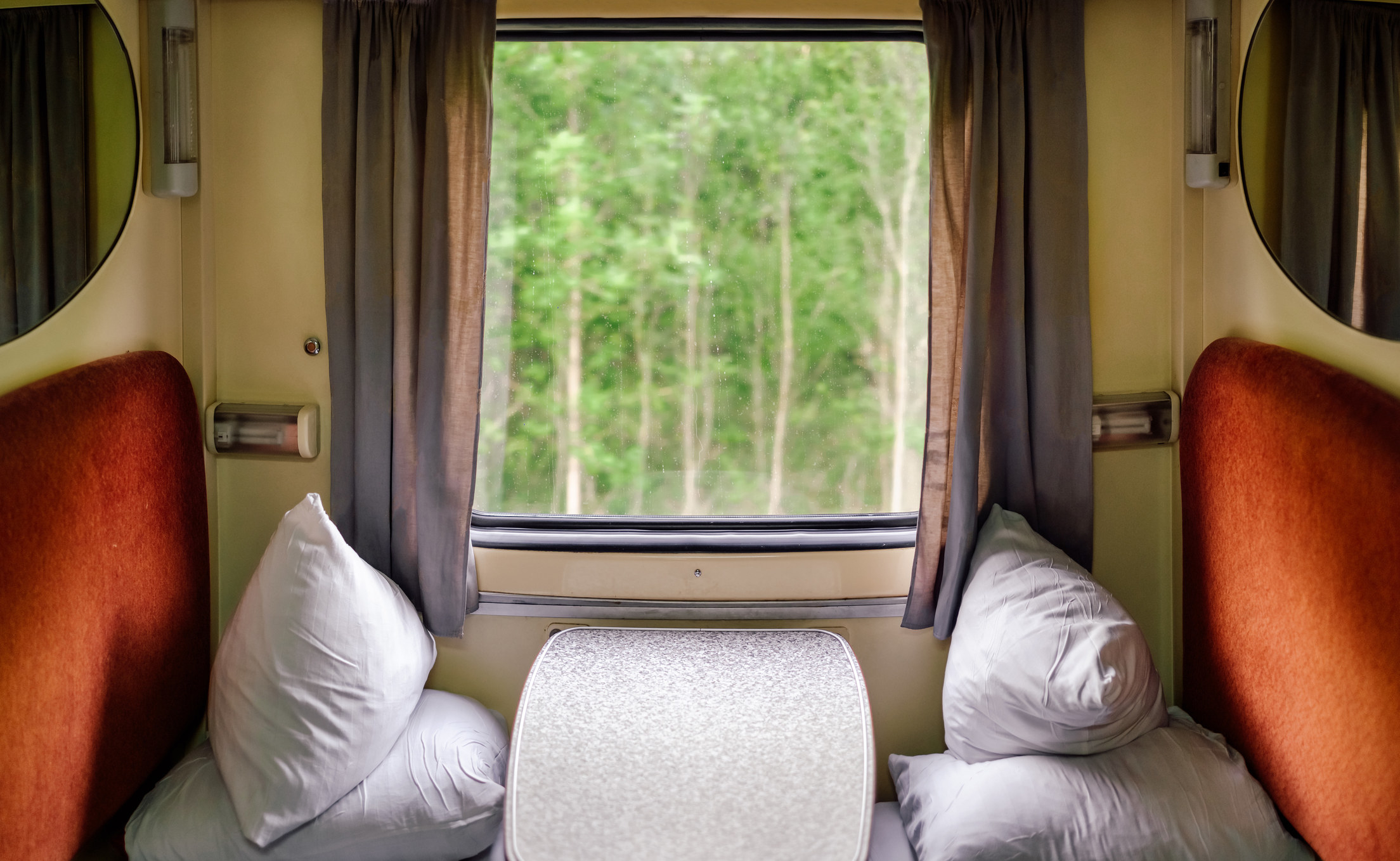 Sleeper train car