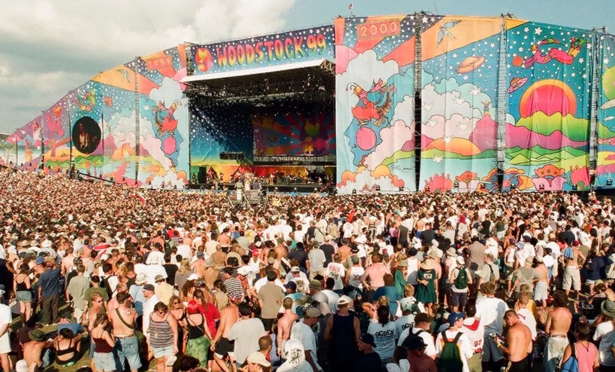 photo of crowds at Woodstock 99