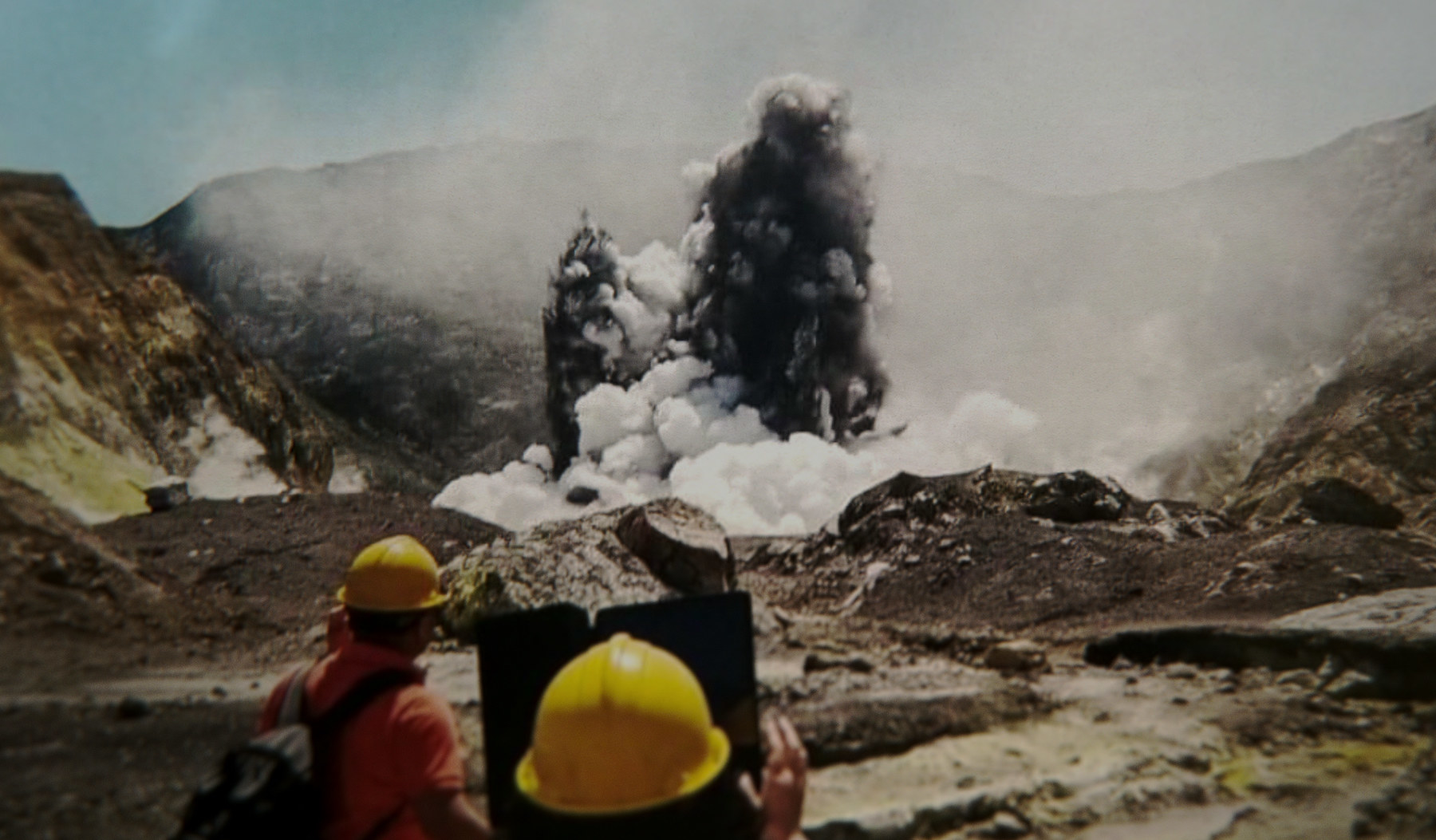 the Whakaari explosion as it happened