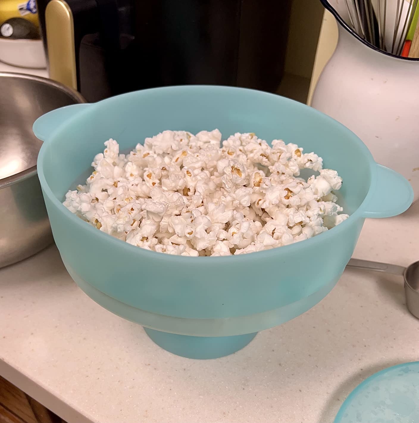 Reviewer image of blue bowl with popcorn