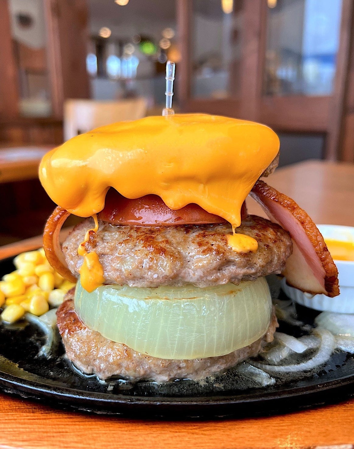 COCO'S(ココス)のオススメのハンバーグ「トリプルハンバーグ」