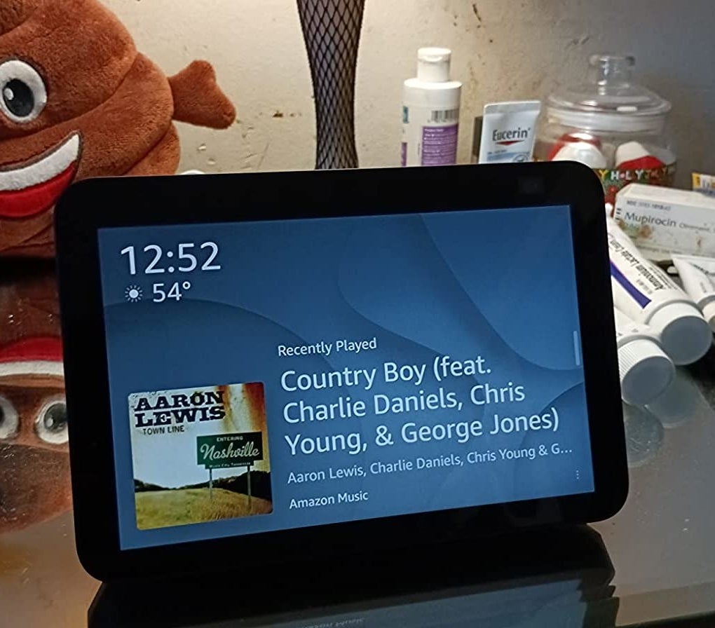 reviewer&#x27;s echo show 8 set up and playing music from Amazon music